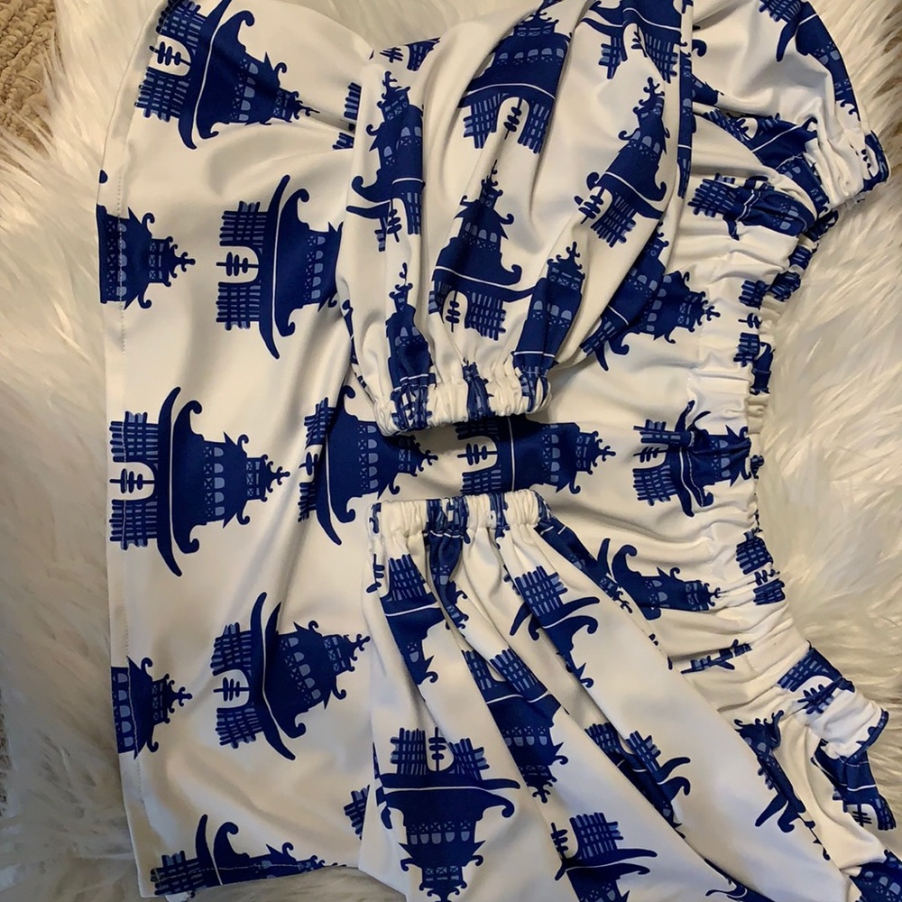 Hello Dobson off the shoulder crop